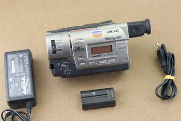 Sony Handycam CCD-TR417E with NightShot Caméra vidéo