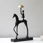 Beeld, Girl riding a horse and holding an umbrella - 36 cm -, Antiek en Kunst