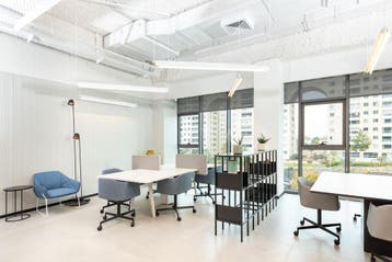 Coworkingruimte in Zuid-Midi Railway Station Express, Verzenden