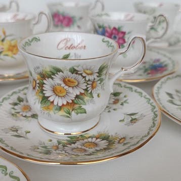 Queens - Service à thé (15) - Porcelaine - Fleur du mois, Antiquités & Art