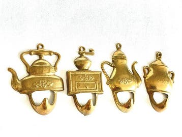 Vier messing wandhaken voor in de keuken - Wandrek - leuke, Antiek en Kunst
