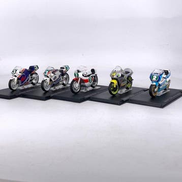 Altaya 1:24 - Model motorfiets (5) - Honda NSR250/ Yamaha, Hobby & Loisirs créatifs, Voitures miniatures | 1:5 à 1:12
