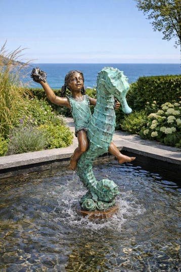 Sculpture, fontein meisje op zeepaard - 93 cm - BRONS MARMER