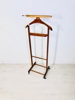 Reguitti - Dressboy - Valetstand van massief hout met wielen