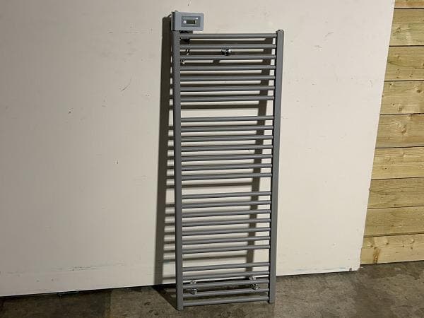 Veiling - Vasco elektrische radiator 142x50cm Iris-A, Doe-het-zelf en Bouw, Sanitair, Gebruikt