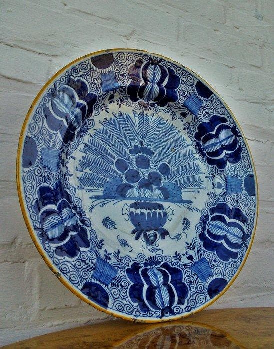 De Klaauw (1661-1840) - XL pauwenstaart bord - Wandbord -, Antiek en Kunst, Antiek | Glaswerk en Kristal