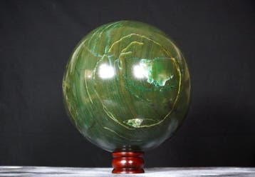 Natuurlijke groene jade kristalsteen - Bolvormige gravure,