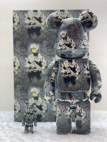 Medicom Toy - BE@RBRICK 400% & 100% Riot Cop Bearbrick set