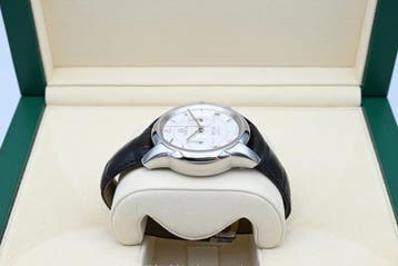Omega De Ville 431.13.42.51.02.001 Year 2018 (Box & Papers), Handtassen en Accessoires, Ophalen of Verzenden, Zo goed als nieuw