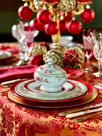Damast tafelkleed in goud en rood voor brede tafels, damast
