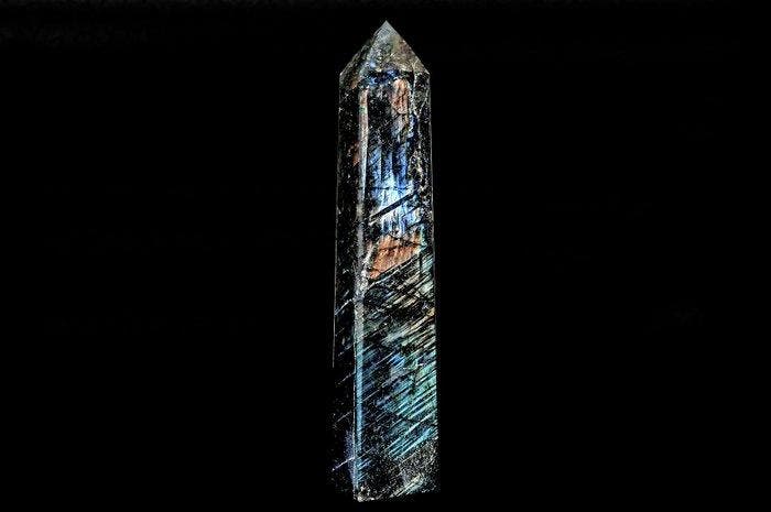 Eersteklas multikleurige Labradoriet toren - Hoogte: 23.2 cm, Verzamelen, Mineralen en Fossielen
