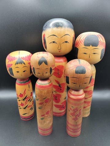 5x traditionele Kokeshi-poppen - Hout - Japan - Shwa, Antiek en Kunst
