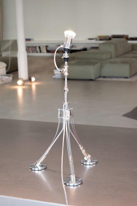Vincent Decat - Tafellamp - Aluminium - Driepootlamp, Antiek en Kunst, Kunst | Designobjecten