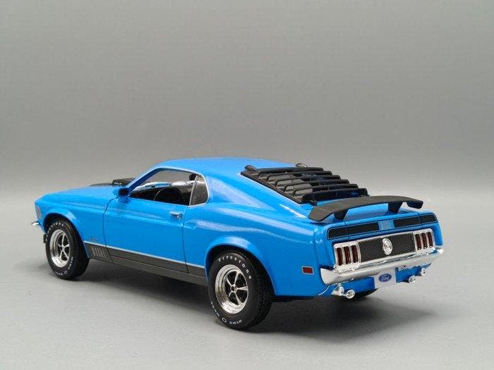 Maisto Special Edition 1:18 - Modelauto - Ford Mustang Mach, Hobby en Vrije tijd, Modelauto's | 1:5 tot 1:12