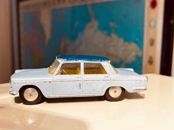 Corgi 1:43 - Voiture miniature - Fiat 1800 - 217