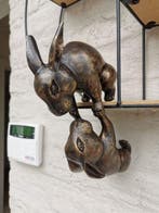 Figurine - vallende hazen - Bronze, Antiquités & Art