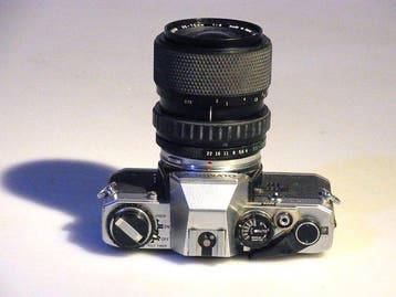 Olympus OM-10 + ZUIKO f4/35-70mm Appareil photo argentique, Audio, Tv en Foto, Fotocamera's Analoog, Nieuw