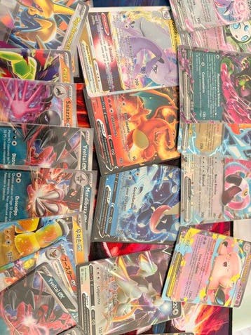 Pokémon - 65 Bulk kaarten - Charizard, Clefairy, Sylveon,, Hobby en Vrije tijd, Verzamelkaartspellen | Pokémon, Nieuw