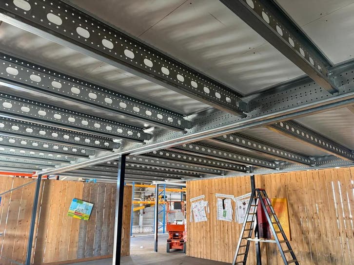 Gebruikte entresolvloer / verdiepingsvloer 10500x10000mm, Articles professionnels, Aménagement de Bureau & Magasin | Entrepôt, Rayonnage & Stockage