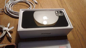 Apple iPhone 11 - Mobiele telefoon - In originele verpakking, Nieuw