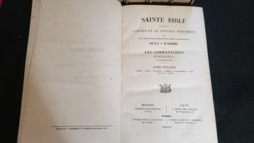 Sainte Bible de 1856,Inscription en alphabet maçonnique