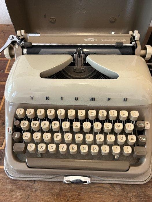 Triumph Perfekt / Triumph Tippa - Twee typemachines -, Antiek en Kunst, Kunst | Designobjecten