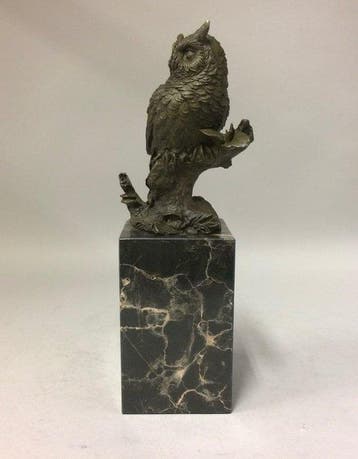 sculptuur, Uil op stronk - 2,8 kg - gesigneerd MILO - 27 cm