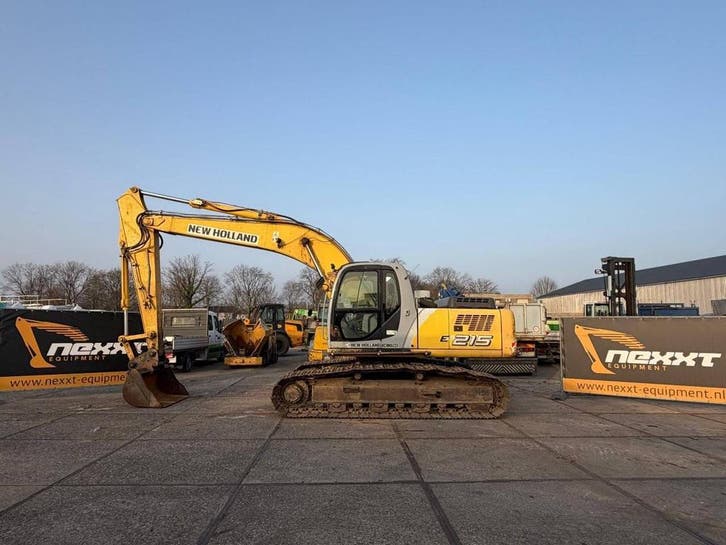 Veiling: Rupsgraafmachine New Holland Kobelco E215 Diesel 11, Articles professionnels, Machines & Construction | Grues & Excavatrices