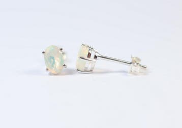 Ethiopisch opaal / Welo-opaal 2 oorstekers / nieuw- 0.76 g -, Collections