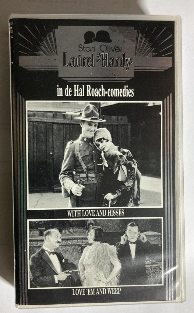 LAUREL & HARDY IN DE HAL ROACH-COMEDIES WITH LOVE AND HISSES, Cd's en Dvd's, VHS | Film, Gebruikt
