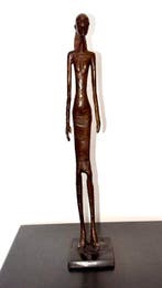 Abdoulaye Derme - sculptuur, Figure élancée en contemplation