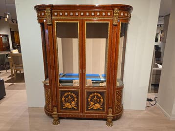 Louis XVI vitrinekast, Huis en Inrichting, Nieuw