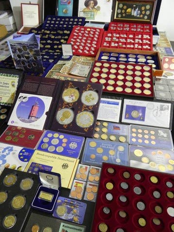 Wereld. Collection of coins/banknote/medals/euro inkl. pp, Postzegels en Munten