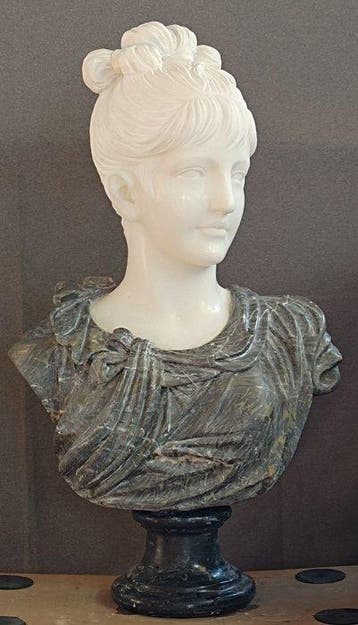 sculptuur, Busto di ragazza - 57 cm - Gegoten steen