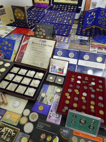Europa. Collection of coins/banknote/medals/euro inkl. pp