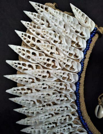 Decoratieve halskraag in Papoea stijl met sokkel Boho-chic, Ophalen of Verzenden, Nieuw