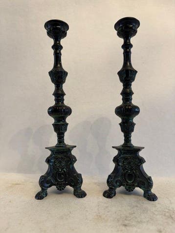 Chandelier Ensemble de beaux candélabres antiques en fonte