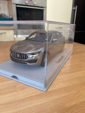 BBR 1:18 - Model sportwagen - Maserati Levante, Nieuw