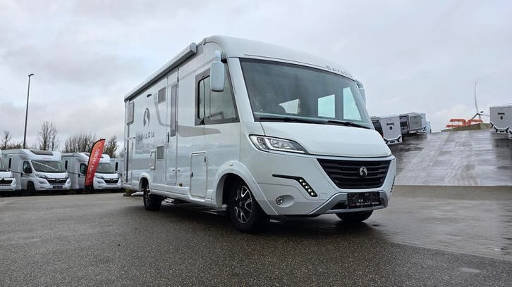 Bavaria I 700 Style zeer verzorgd met hef- en twinbed 80456, Caravanes & Camping, Camping-cars