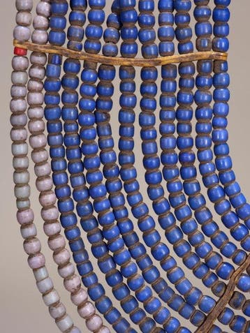 Grote kraag met kralen / borstplaat – Kamba – Kenia – glas-, Antiek en Kunst
