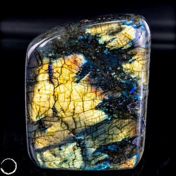 Labradorite naturelle de Madagascar – Le jeu irisé des