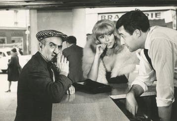 Mireille Darc & Louis de Funès - Des pissenlits par la
