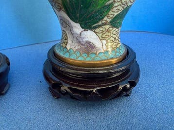 Vaas - Emaille - China - Paar Cloisonne-dekselvazen (Zonder