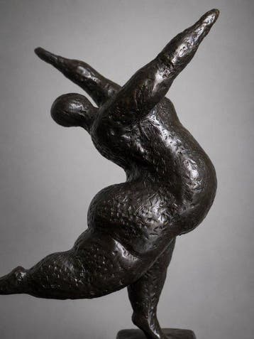 Sculpture, Abstract bronzen beeld – Dansende vrouw in balans