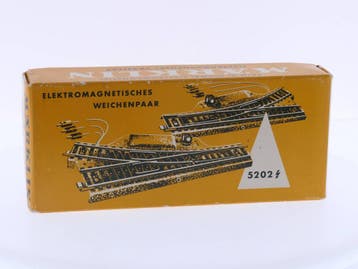 Schaal H0 Märklin 5202 Elektrische wissels rechts en link.., Hobby & Loisirs créatifs, Ophalen of Verzenden, Rails