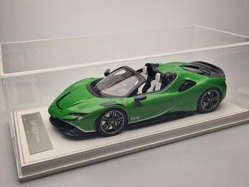 CE-Model 1:18 - Modelauto - Ferrari SF90 Spider - Groen, Nieuw
