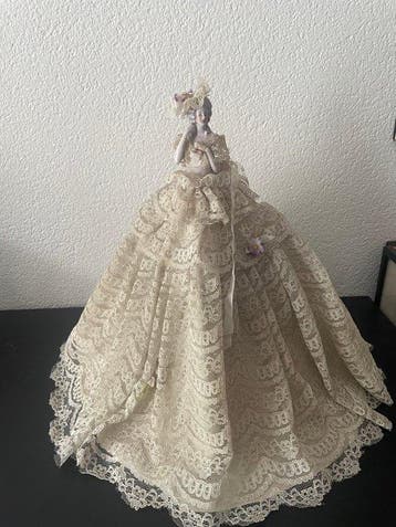 Beeldje - vintage lampshade - Half-doll with lace skirt and