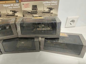 Panzer & Militärfahrzeuge von Atlas u.a. in Original