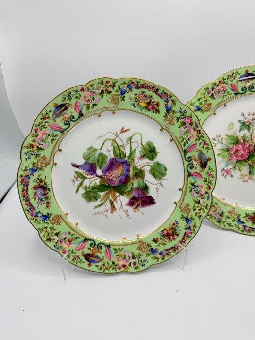 Sevres, after - Exquisite Pair of 19th C. French Cabinet, Antiquités & Art, Antiquités | Verre & Cristal
