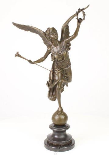 Beeld, XL sculptuur van de gevleugelde zegegodin Victoria 65